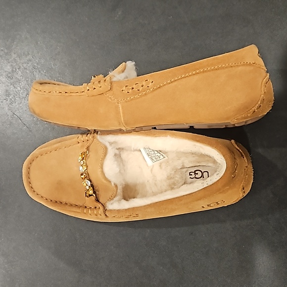 UGG Slippers with Ansley charm gem - Picture 3 of 4